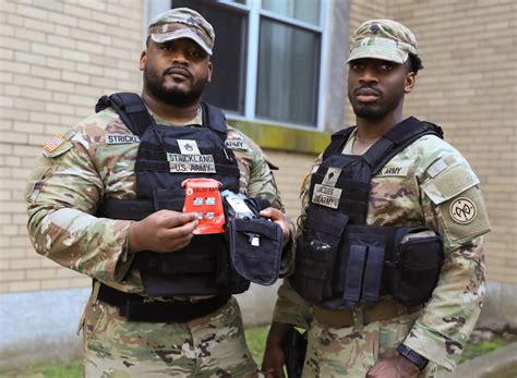 Dvids News Ny National Guard Soldiers Save Life Of Stabbing Victim