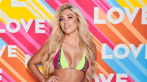 Love Island Paige Turley Wows As She Sings In Villa For First Time
