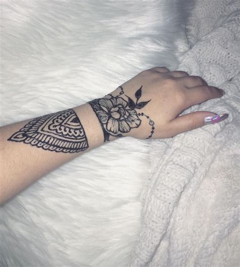 Pin By Christina Valdez On Henna Flower Tattoo Henna Tattoos